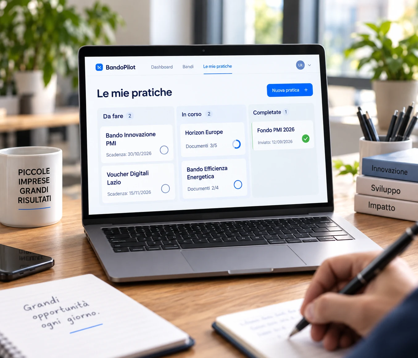 Scena illustrativa: un consulente prende appunti davanti al gestionale BandoPilot con le pratiche da fare, in corso e completate